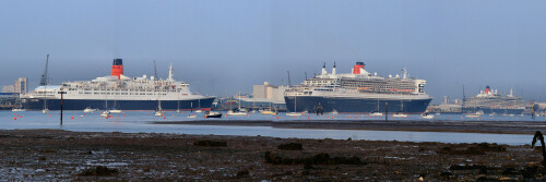 The final meeting of Cunard's "3 Queens" took place in Southampton on Tuesday, 22nd April 2008

This is all 3 Queens together.