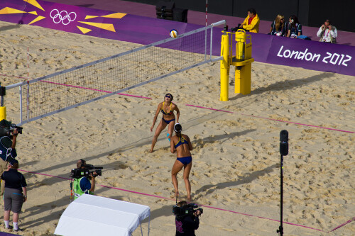 London 2012 - Beach Volleyball - Ladies Quarter Finals

Xue and Zhang practice an attack during the warmup.