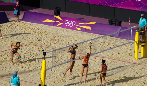 London 2012 - Beach Volleyball - Ladies Quarter Finals

The first point of the first quarter final.