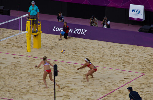 London 2012 - Beach Volleyball - Ladies Quarter Finals

The first point of the second quarter final.  May-Treanor passing to Walsh.