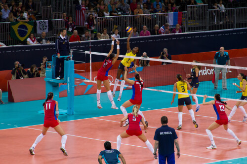 London 2012 - Volleyball - Ladies Quarter Finals 

Brazil v Russia in the second quarter final.  This one went to 5 sets.

Fabiana slides another hit down the line.