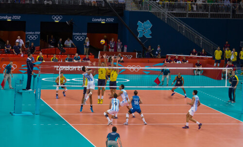 London 2012 - Volleyball - Men's Quarter Finals

Brazil v Argentina in the first quarter final.

Argentina using 3 players on close cover for the block.