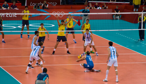 London 2012 - Volleyball - Men's Quarter Finals

Brazil v Argentina in the first quarter final.

The Argentine libero passing the ball.