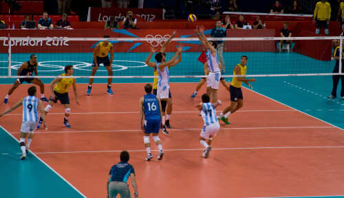 London 2012 - Volleyball - Men's Quarter Finals

Brazil v Argentina in the first quarter final.

With Argentina running at least 3 hitters, they nicely pin the Brazilian blockers.