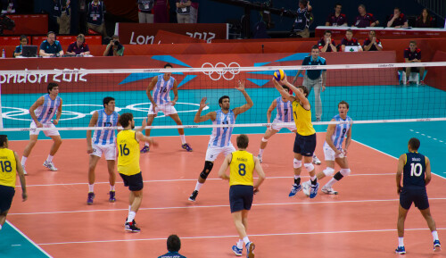 London 2012 - Volleyball - Men's Quarter Finals

Brazil v Argentina in the first quarter final.

The Brazillian setter Bruno setting the ball.  Unlike Brazil, Argentina seem to pull their setters closer together to cover the middle.