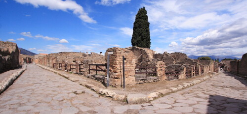 A crossroad in Pompei.