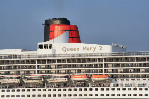 The final meeting of Cunard's "3 Queens" took place in Southampton on Tuesday, 22nd April 2008