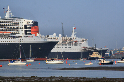 The final meeting of Cunard's "3 Queens" took place in Southampton on Tuesday, 22nd April 2008

This is the Queen Mary 2 passing the QE2 on her way out to sea.