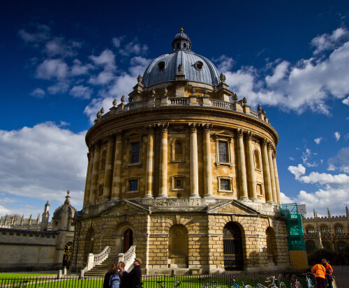 This is the Radcliffe Camera in Oxford - http://en.wikipedia.org/wiki/Radcliffe_Camera

There is a 140 Megapixel image at http://www.gigapan.com/gigapans/128692