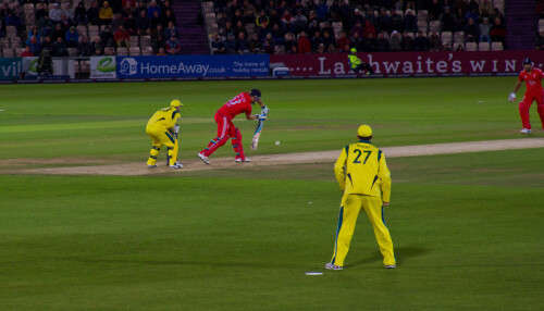 http://www.bbc.co.uk/sport/0/cricket/24120183