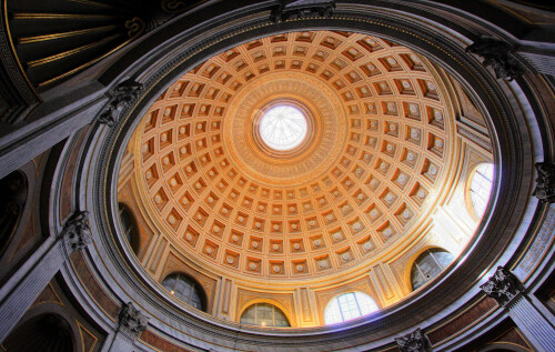 Vatican-Ceiling-med_pregamma_1_reinhard02_key_0.48_phi_4.55_scales_range_5_lower20_upper62.jpg