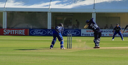 Rees guides Glamorgan to victory over a woefull Essex

http://news.bbc.co.uk/sport1/hi/cricket/counties/8024804.stm